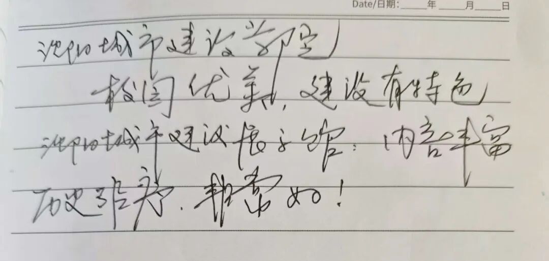 校园内1300余棵银杏树金黄满枝