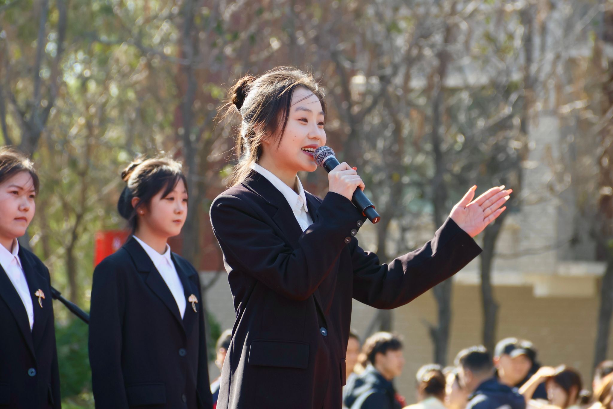 为充分发挥学校的社会服务职能